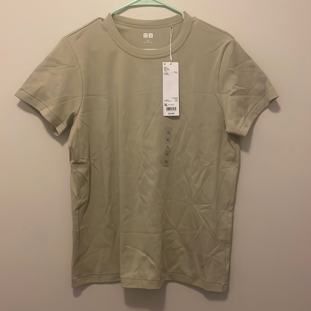 UNIQLO NWT Women’s XL Crew Neck Shirt